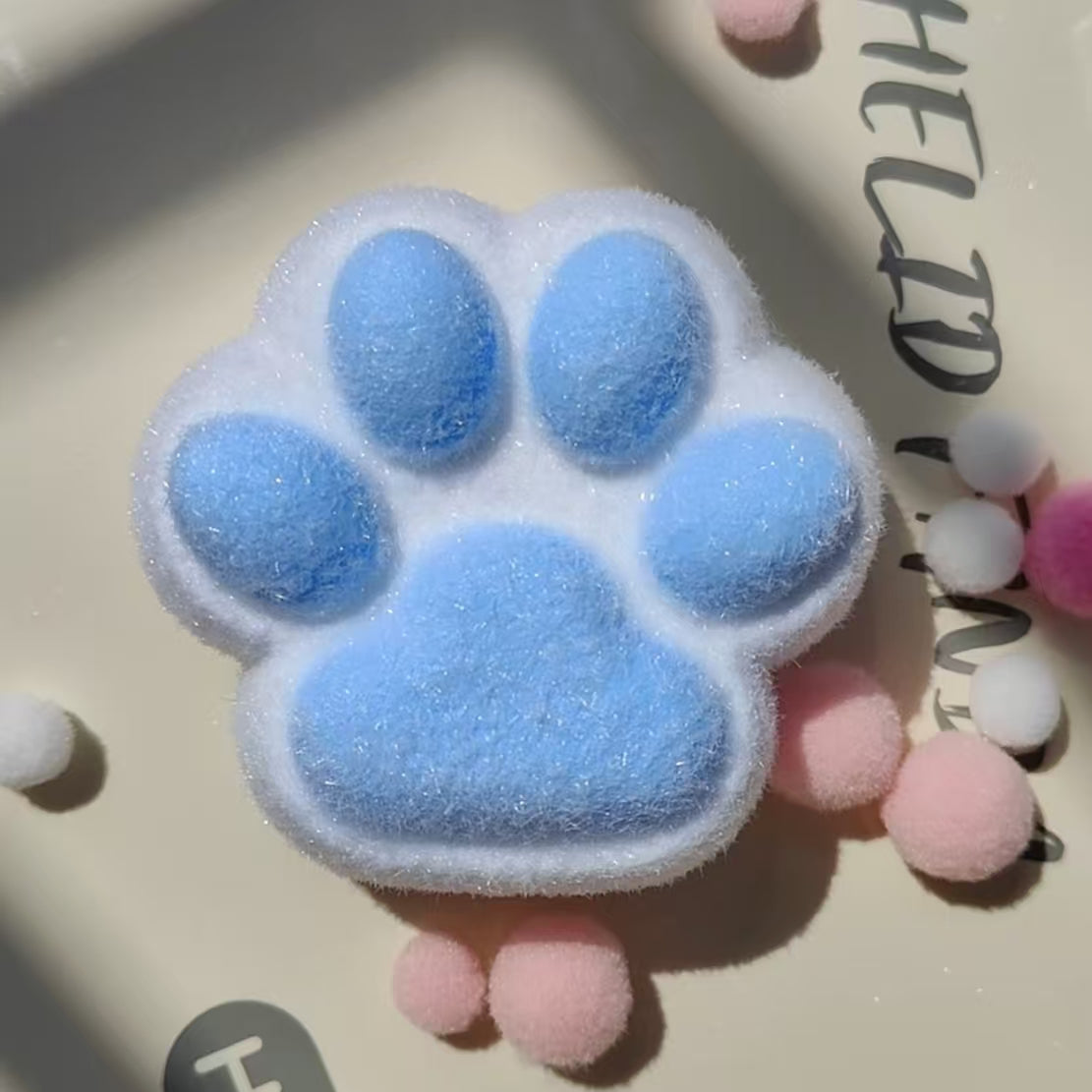 Maozhu（Adorable cat paws）