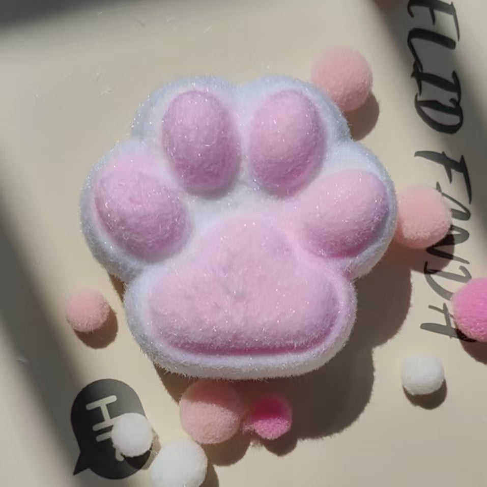 Maozhu（Adorable cat paws）